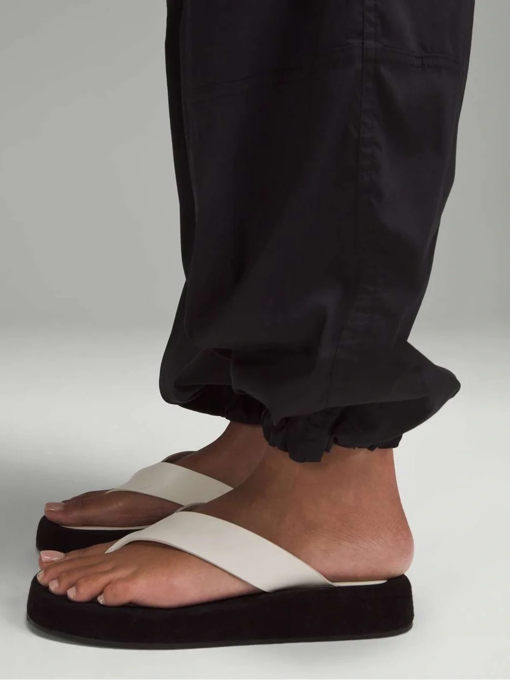 Lululemon Lightweight Adjustable Mid-Rise Cargo Pant